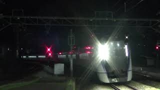 今夜はガラガラでした(^^;)…【E353系特急あずさ】49号…夜の塩尻駅…。