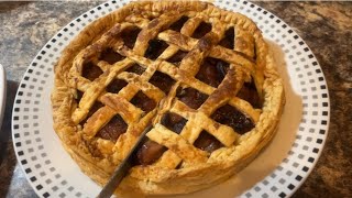 Delightful apple & fig pie