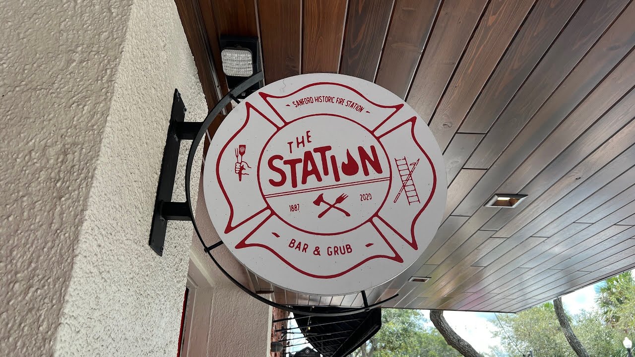 Eating at The Station Bar & Grub in Downtown Sanford, Florida | Restaurants in Downtown Sanford