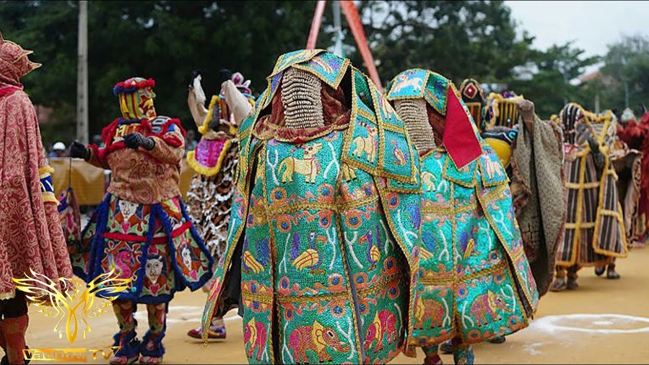 Culte Egun-gun Du Bénin : Sortie Nocturne Des Revenants !