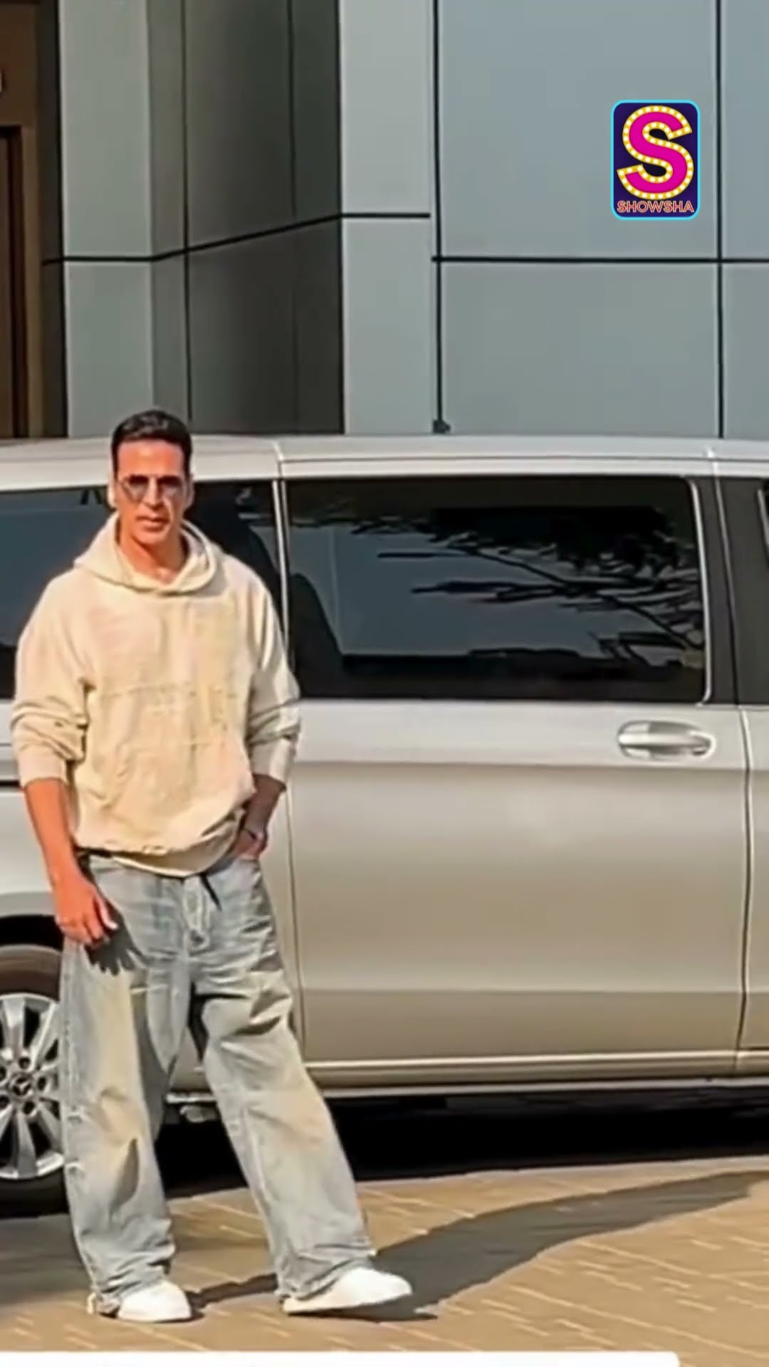 Akshay Kumar Sports Baggy Fit And How! | Bollywood | Fashion | Mumbai | Entertainment | N18S