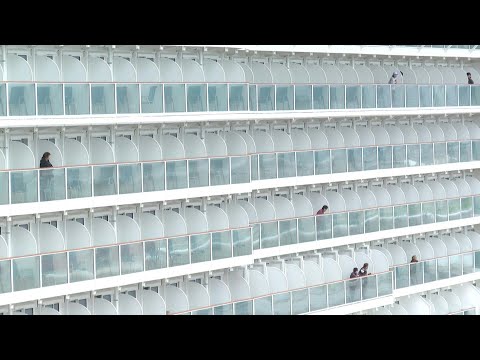 Coronavirus: des milliers de passagers coincés sur un paquebot à Hong Kong | AFP News Coronavirus: des milliers de passagers coincés sur un paquebot à Hong Kong | AFP News