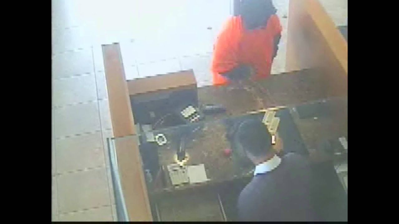 Suspects sought in credit union robbery - YouTube