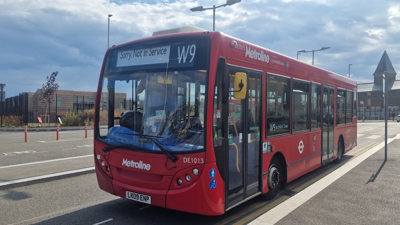 First Day + Diversion: Metroline ADL Enviro 200 DE1013 LK09 ENP Route W9