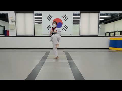 KBS스포츠예술과학원 온라인태권도대회 (공인품새 초등 4학년부 태극 4장 민서영)
