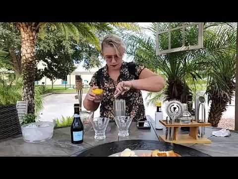 Video: 9 Cocktails Opskrifter Til At Blande Sig Til National Rum Day