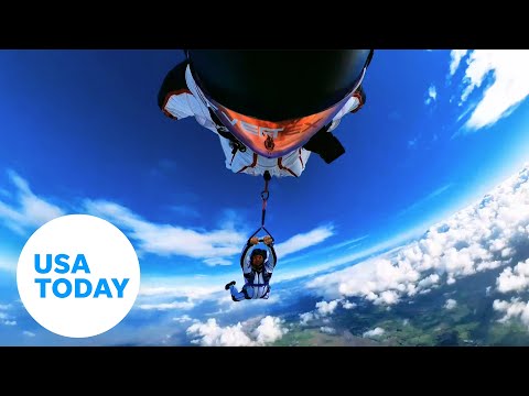 Skydivers complete wild stunt at 15,000 feet | USA TODAY