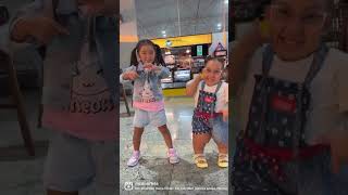Dancinha Maria Clara e Yuyu música TikTok - Clau Santana e MC Divertida #shorts Resimi