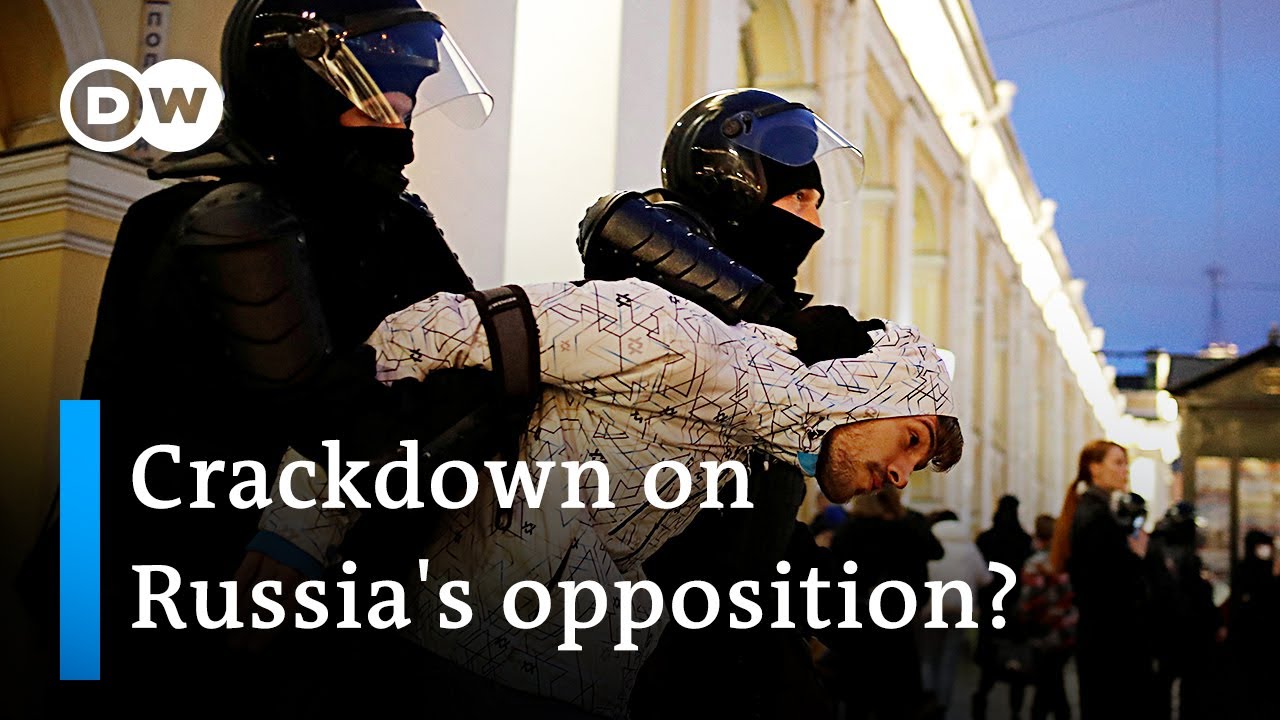 Russia suspends activities of Alexei Navalny's campaign group | DW News