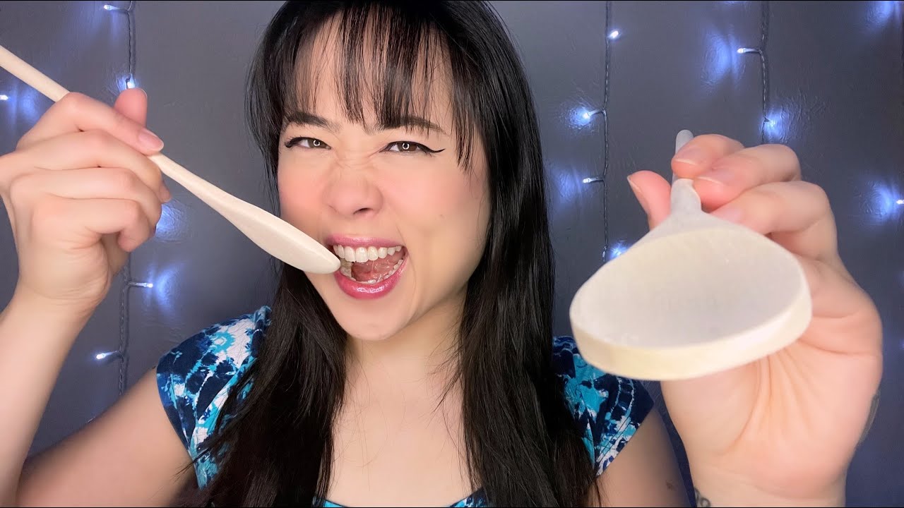 ASMR Азиатская тётушка ест твоё лицо и мозг (звуки рта, большие кусания)