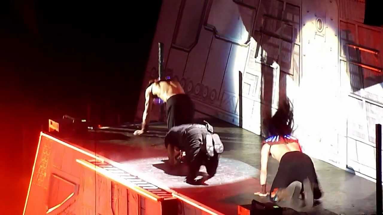 TAKE YOU DOWN - Chris Brown concert [PARIS BERCY] 07.12.2012 HD