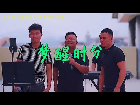 “有人把你的心掏走了，你却假装不疼，只因你足够爱” 梦醒时分  伤感音乐  扎心