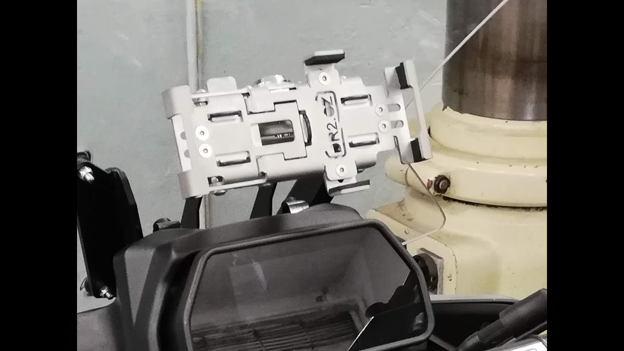 Montáž držáku mobilu-Yamaha Tracer 900 GT / Mounting the mobile holder-Yamaha Tracer 900 GT