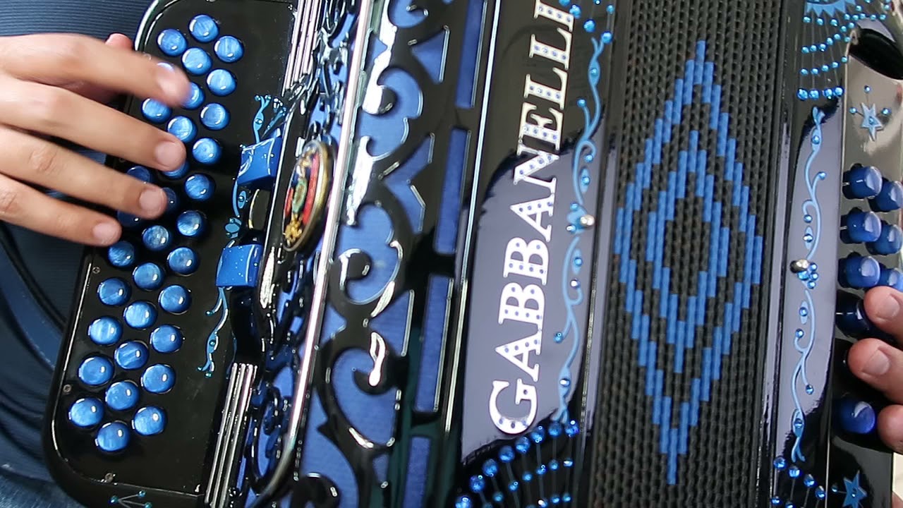 Regalo caro - Los Cachorros de Juan Villarreal - SOL# en acordeon de FA