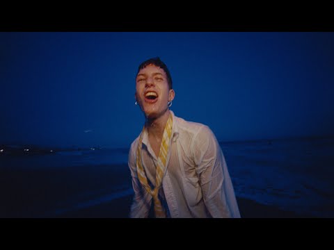 Gus Dapperton - Palms (with Channel Tres) (Official Video)