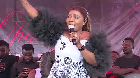 watch my stunning stage performance with Princess Ifeoma at my in-law's funeral