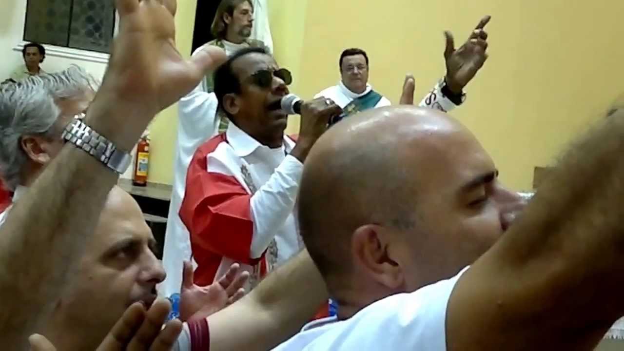 Jorge Ben Jor cantando oração de São Jorge. Missa de 23/06/2013 na Igreja de Quintino