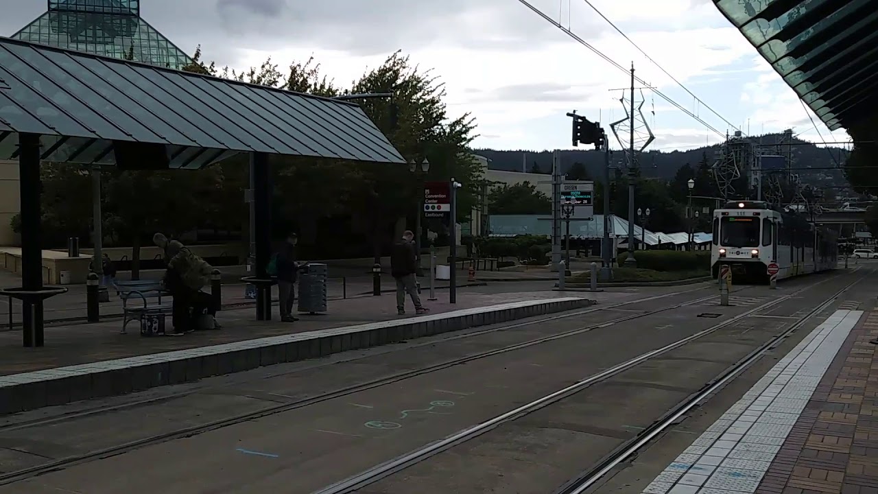TriMet MAX Light rail Green Line train at Convention Center YouTube
