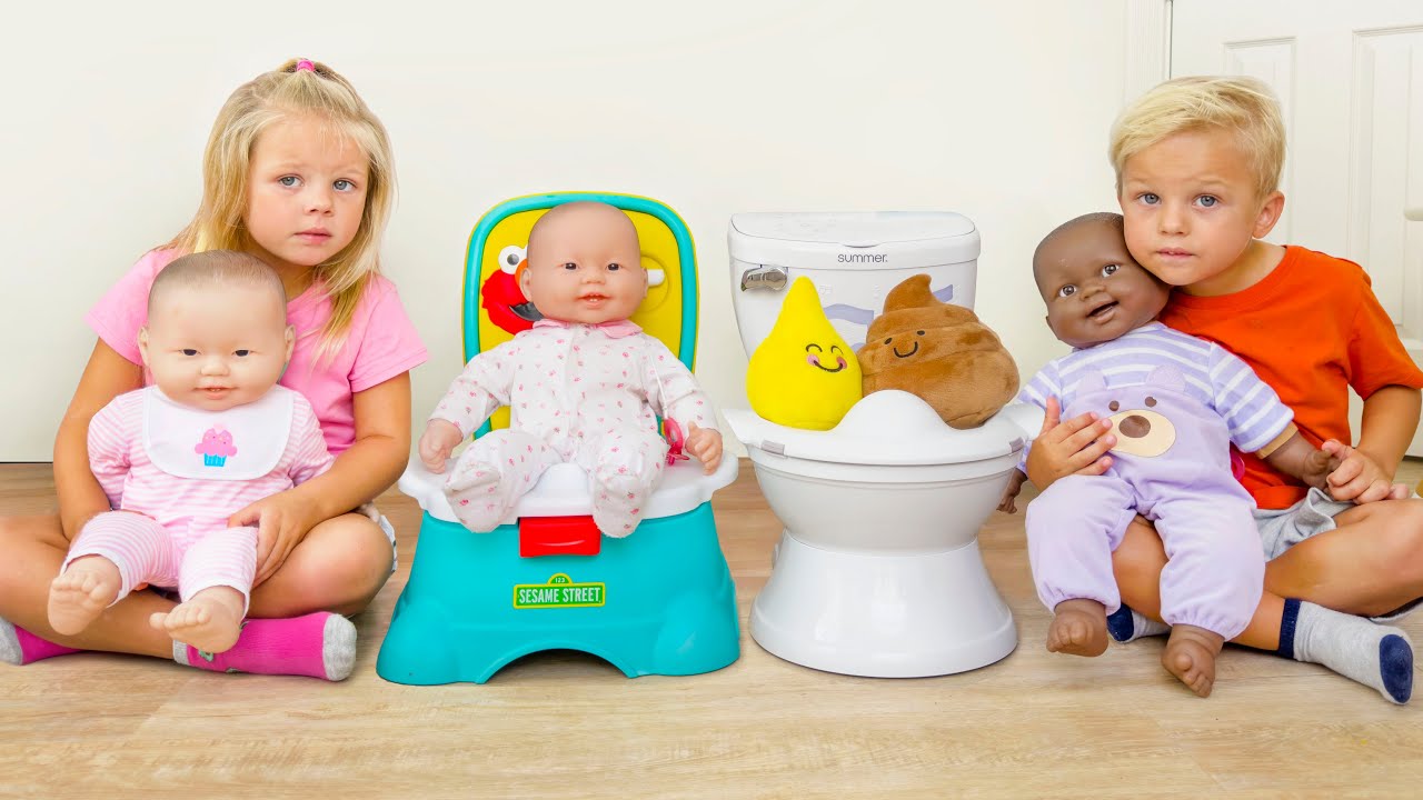 Naomi and David Show Their Baby Dolls How to Go Potty!