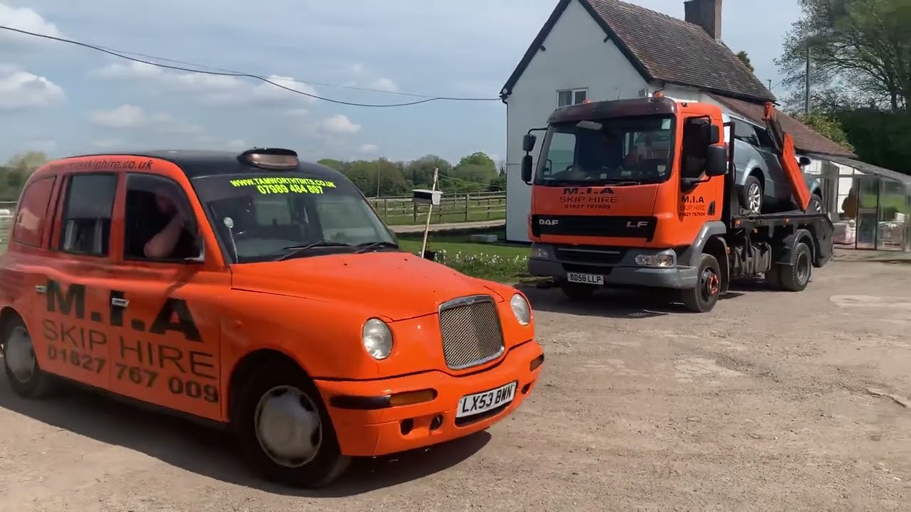 BLACK CAB - ADVERTISING - NEW WRAP - SKIP HIRE - WASTE MANAGEMENT - AGGREGATES - SCRAP METAL - UK
