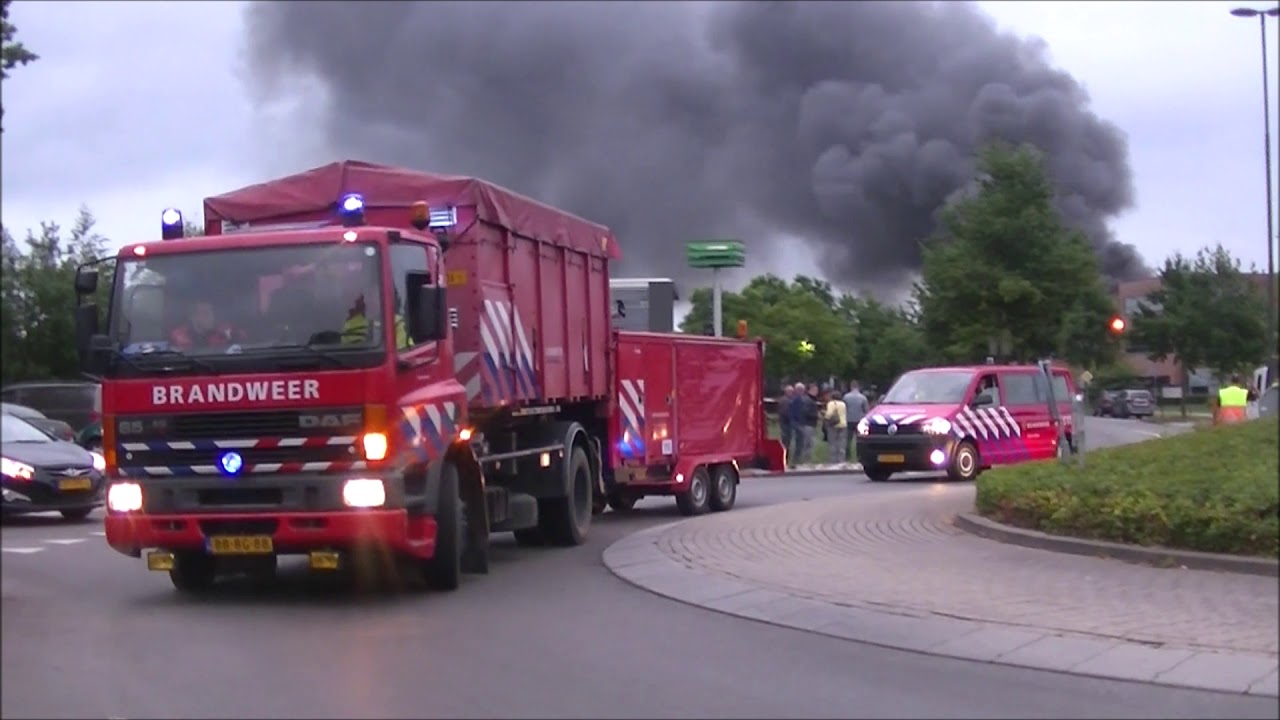 P1 brandweer en politie met spoed naar zeer grote brand (grip 1 ) in oisterwijk