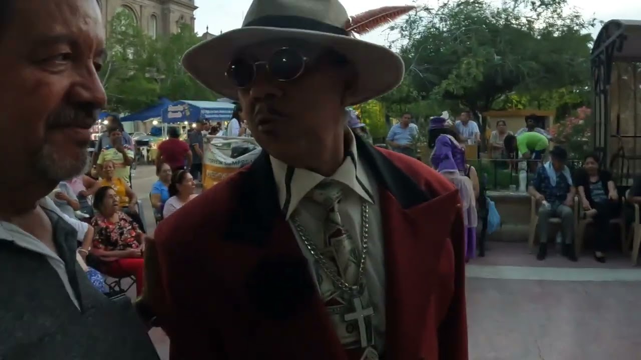 Nuevos bailadores en la Paza de Armas de Torreón.