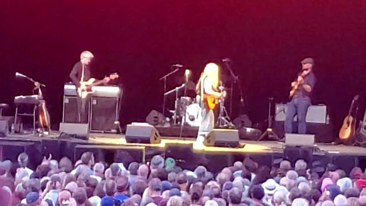 Patti Smith - Beneath the Southern Cross -a Little tune for Ozzy- (Köln, Roncalliplatz 25.07.2025)
