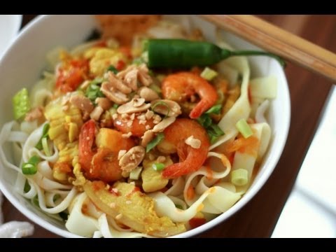 Mi Quang (Quang Style Noodle with Pork & Shrimp)