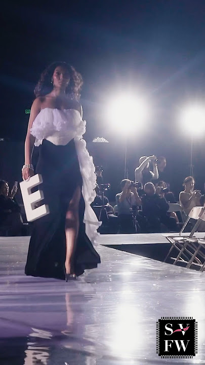 Joanna Jia #clothingline at Silicon Valley #fashion  Week #svfw2023 #runwaymodel