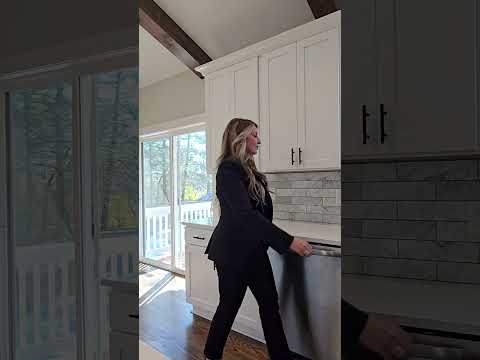 1104 Sylvan Blvd, Hendersonville, NC home video tour