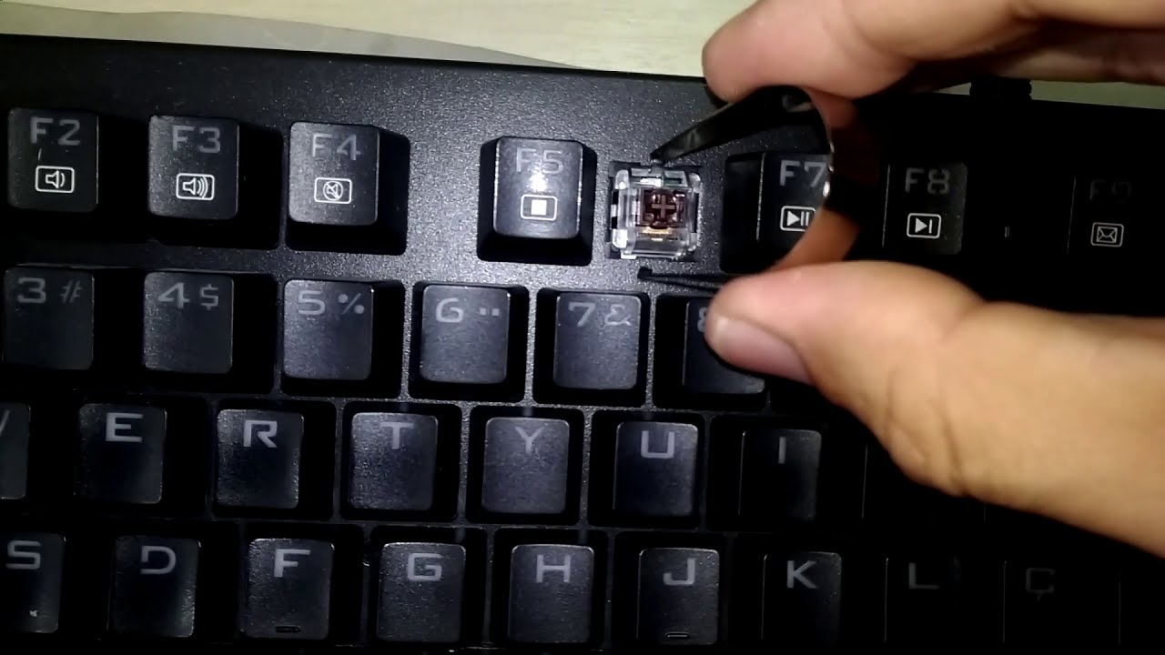 Trocando switch brown do teclado Redragon Kala - YouTube