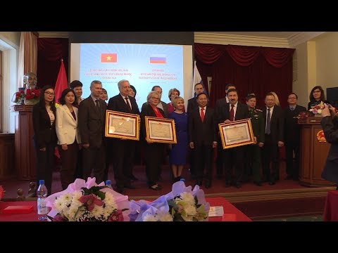 Video Trao Huân chương Hữu nghị tặng ba trường đại học của... - YouTube