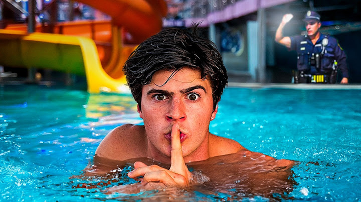 PASSEI A NOITE EM UM PARQUE AQUÁTICO!