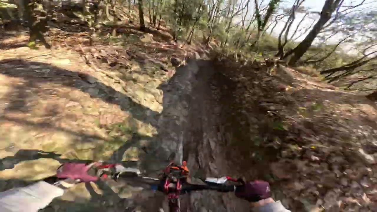 Einfach ballern Spaß haben und an die Fox 40 gewöhnen in Finale ligure mit dh bike 