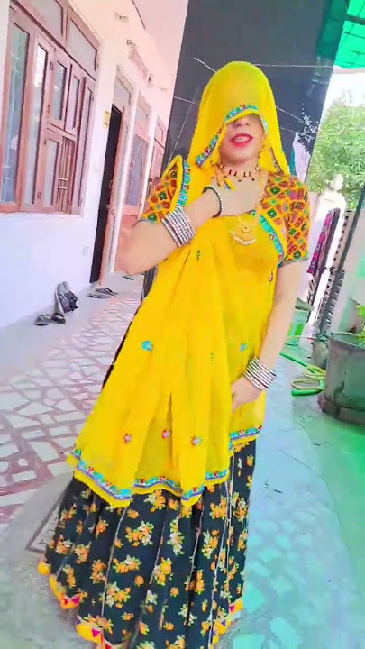 #thara gnna ladaya ladd chori bhul jagi ke.... 🙄