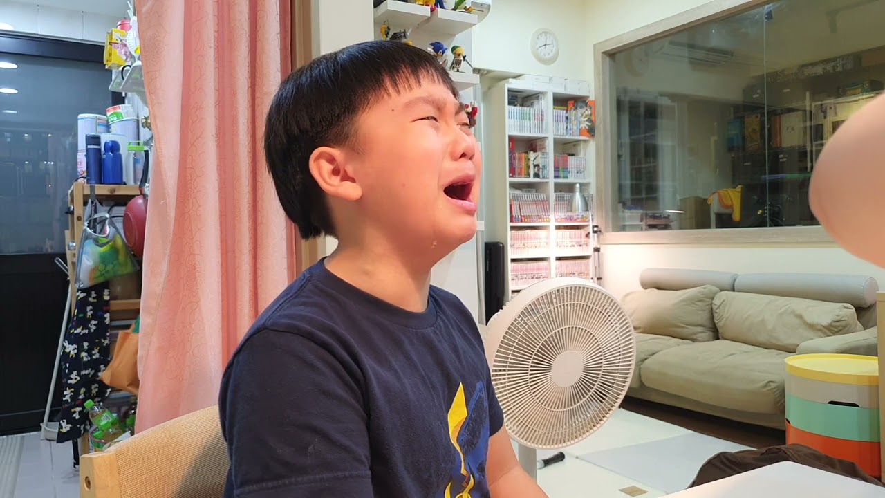 全班停課在家..因為班上有人確診，媽媽幫哥哥快篩崩潰了｜桐8y1m