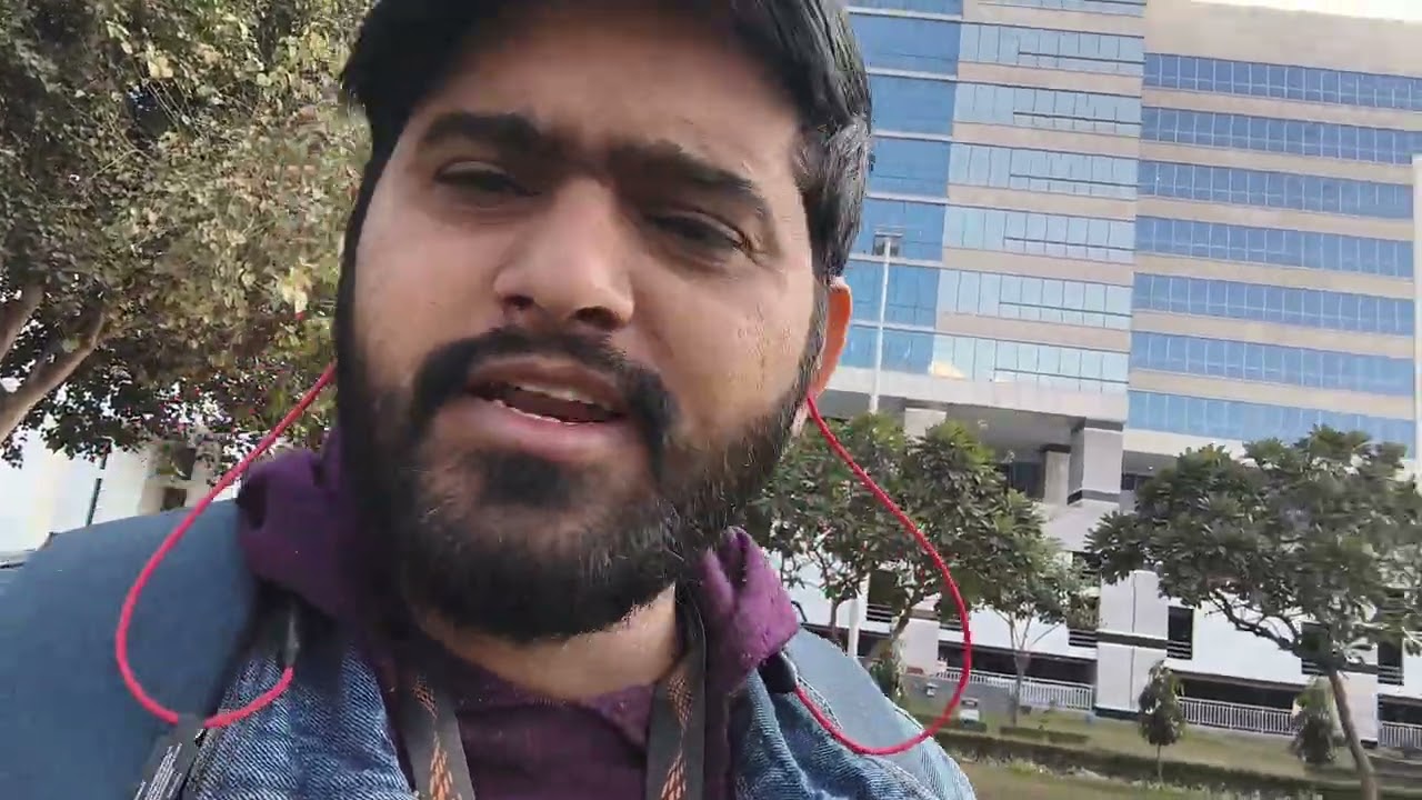 Star Mall explore kiya.  