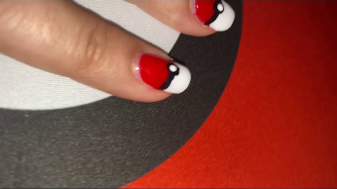 Pokémon Pokéball nails