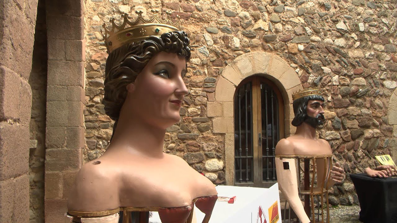 Els Gegants Nous restaurats, al carrer per Festa Major