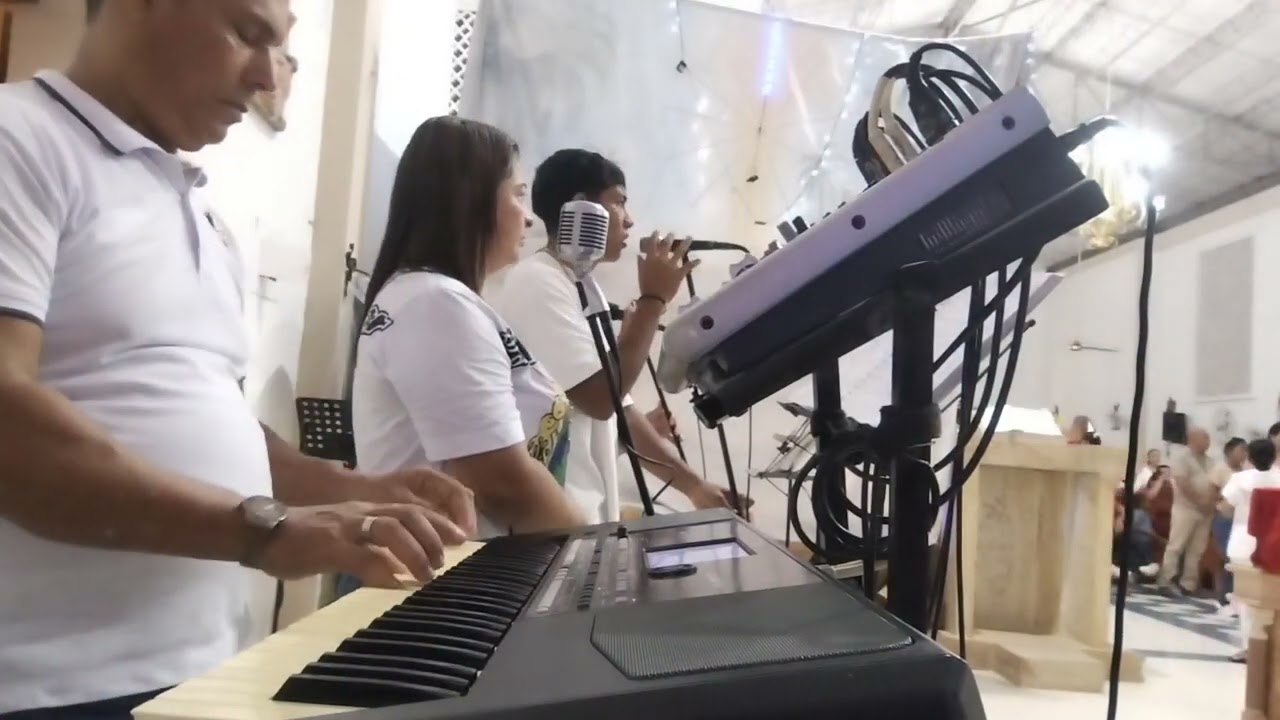 Con el evangelio del bautizo del señor Jesús en la santa eucaristía 