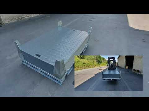 Kompakte Fahrplatten aus Kunststoff im SmartStore Transportgestell mit klappbaren Winkeln