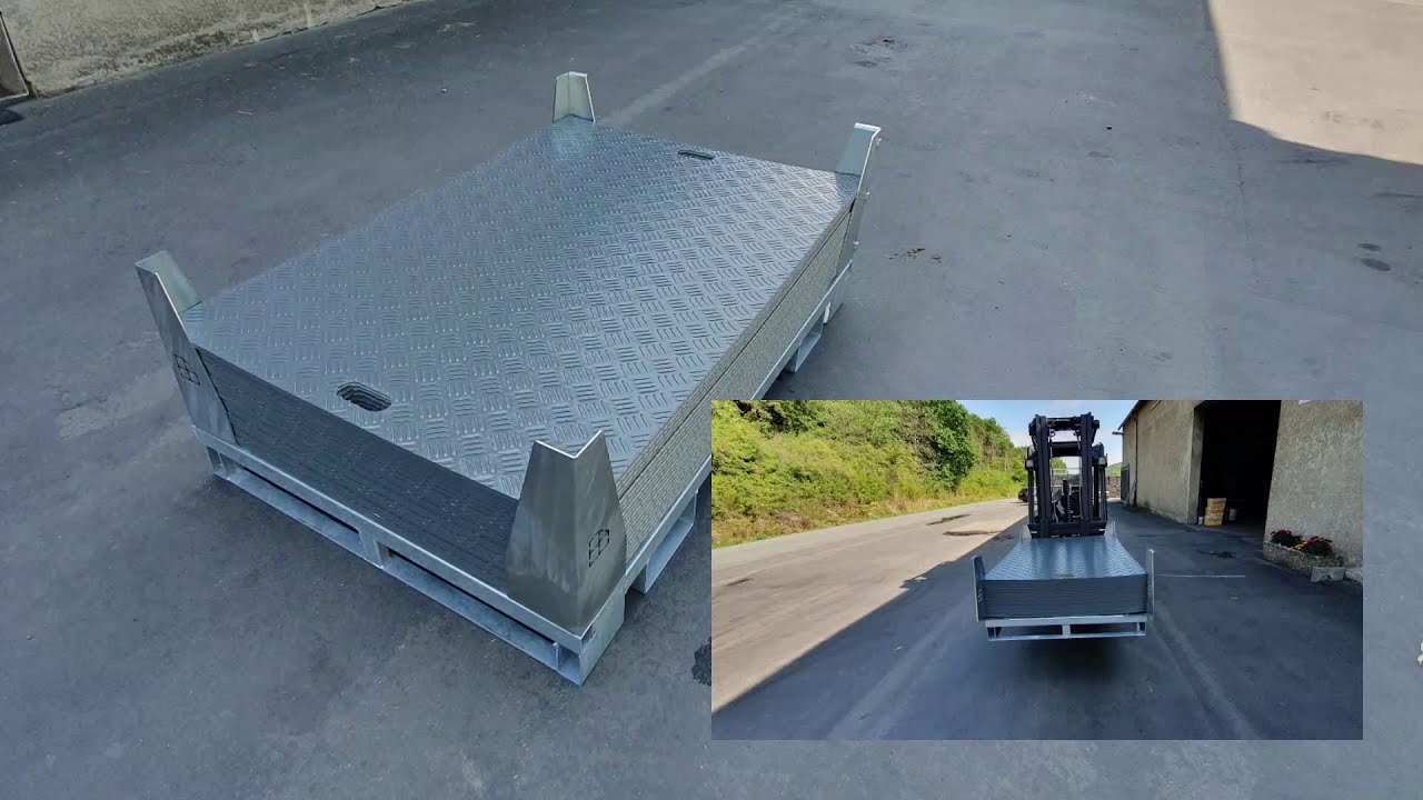 Kompakte Fahrplatten aus Kunststoff im SmartStore Transportgestell mit klappbaren Winkeln