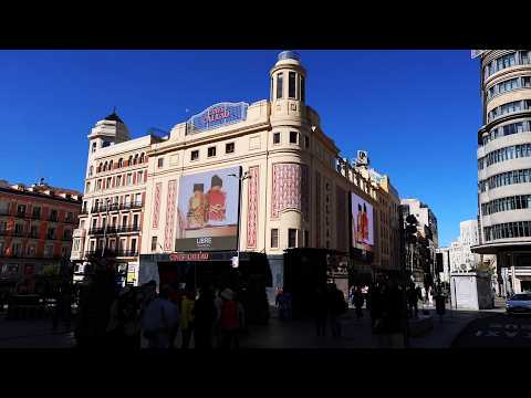 YSL Y DUA LIPA PRESENTAN LIBRE BERRY CRUSH EN CALLAO CITY LIGHTS