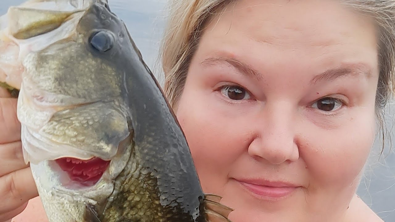 @BigGirlFishing MICHIGAN BASS FISHING