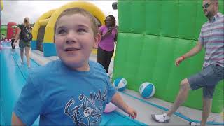 The Big Bounce America- I went into a really BIG Bounce House!
