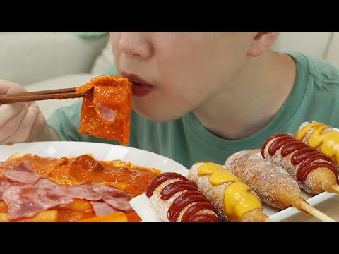 How about <strong>bacon</strong> tteokbokki and corn dogs?Mukbang