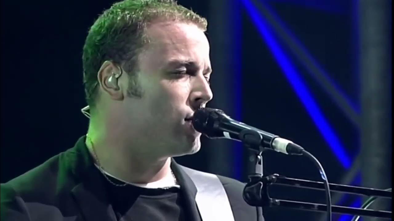 Muse muscle. Muse glastonbury 2004. мьюз лайв гластонбери 2004.