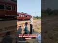 Awas Kereta!! Kereta Api Jarak Jauh Gajahwong Melintas Deket Stasiun Kosambi