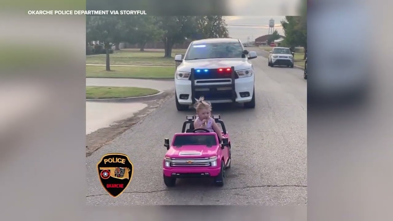 Toddler in pink convertible pulled over by Oklahoma police