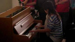 Bich Van plays River Flows In You on piano